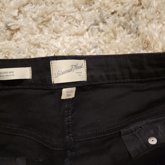 Universal Thread high size Midi shorts, NWT,  size 16, 4" inseam - Picture 3 of 5